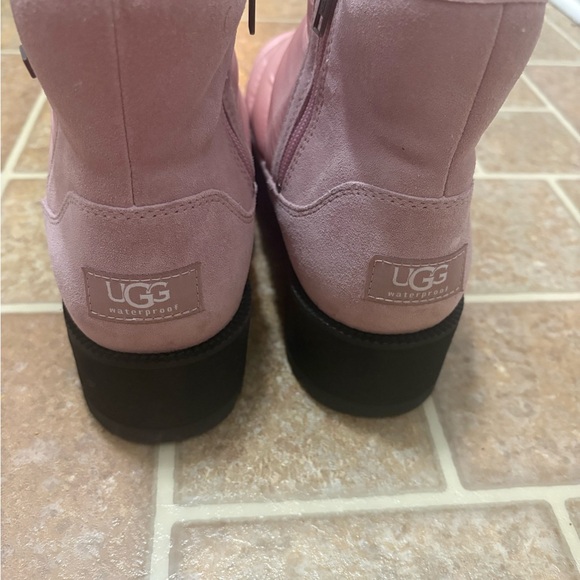 RESERVED UGG Ridge Pink Mini Boots Size 8.5 Women’s NWOB - Picture 7 of 8
